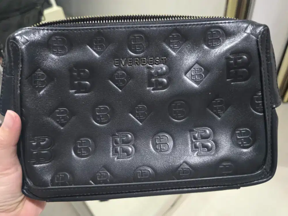 Handbag everbest hitam embos