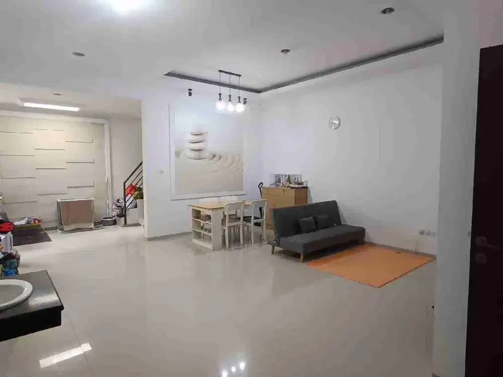 Dijual Rumah Minimalis Full Furnished Di Taman Holis indah 1