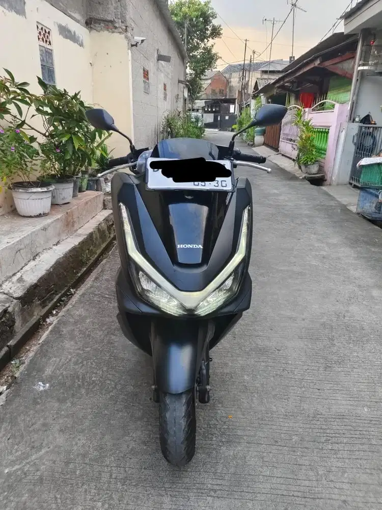 Pcx abs roadsync jual cepat mulus like new bonus helm dan kunci cakram