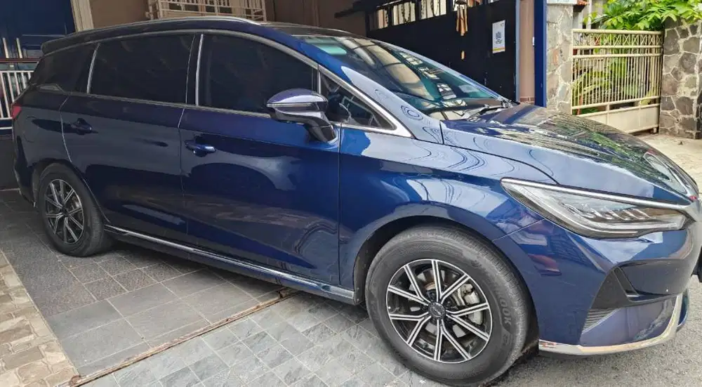 MOBIL BYD M6 SUPERIOR CAPTAIN SEAT TAHUN