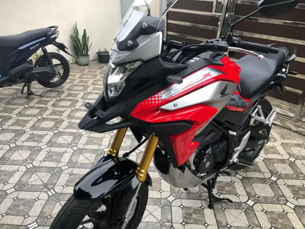 Honda CB150X merah kondisi baru jossss