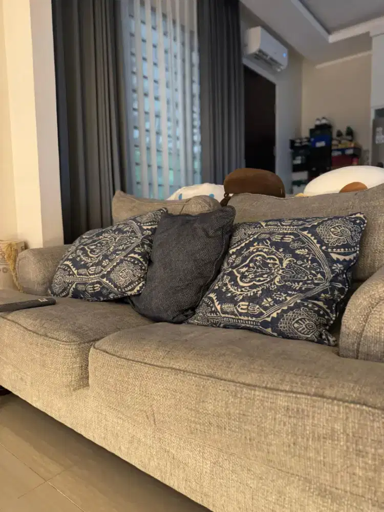 Sofa informa masih mulus