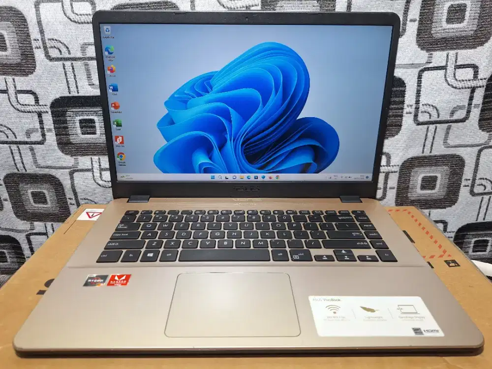 Laptop Asus VivoBook X505ZA Ryzen 3 SSD slim bazelless siap pakai