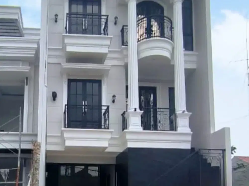 FOR SALE! RUMAH MEWAH BRAND NEW MODERN CLASSIC DENGAN ROOFTOP DI PEJATEN BARAT - HANYA 3.3 M! Z120