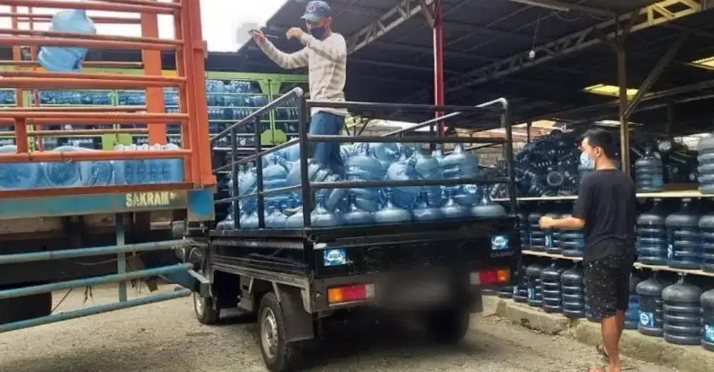 SEDANG MENCARI KARYAWAN