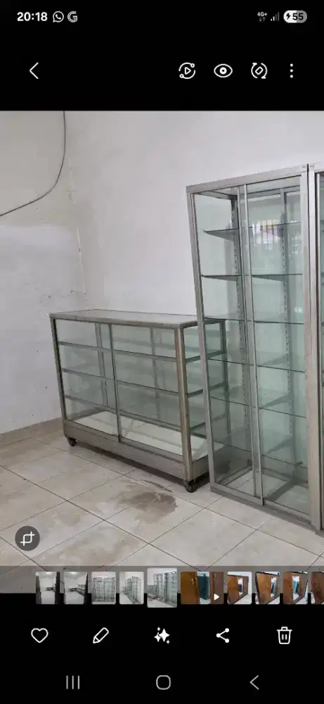 2 buah Etalase alumunium