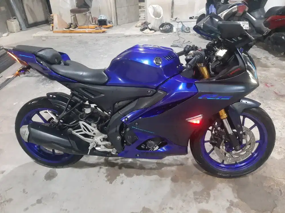 Yamaha R15 spot