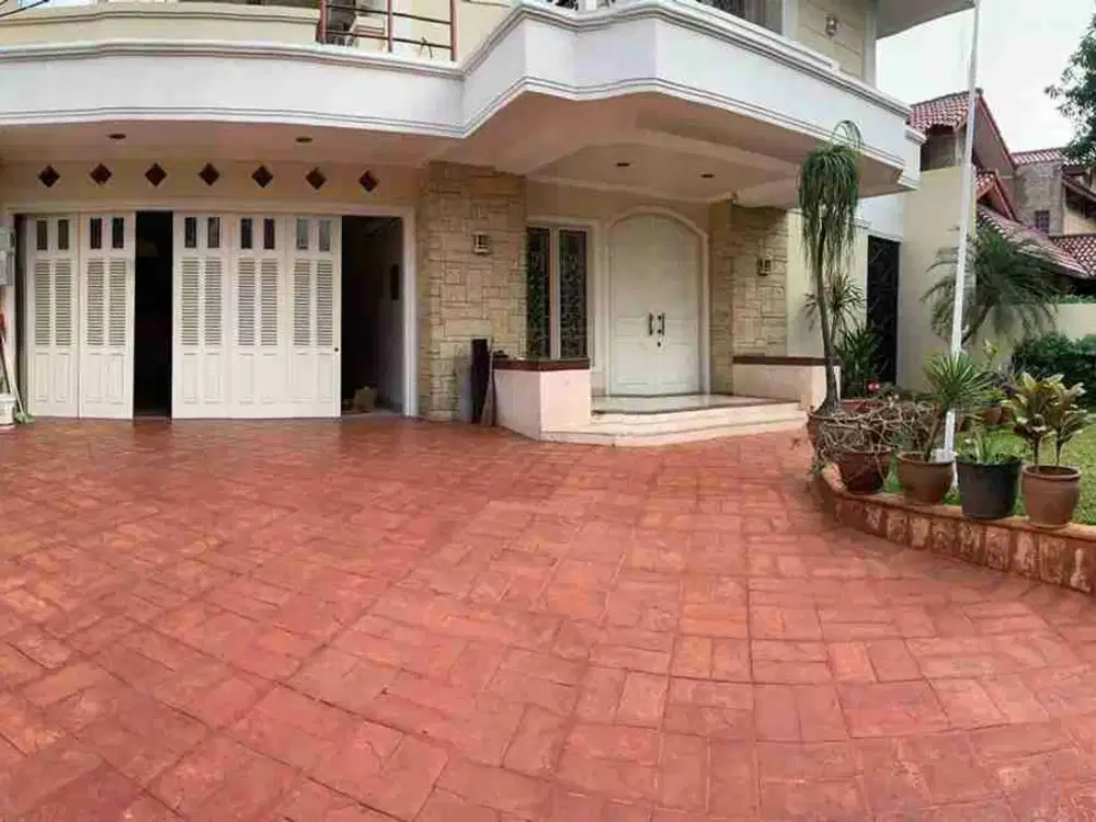 RUMAH BAGUS DAN BESAR ADA SWIMMNING POOL DI KOMP BINA MARGA JAKTIM