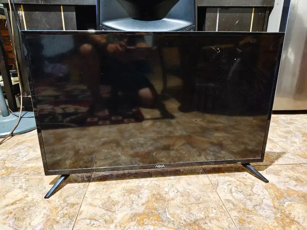 Di jual Tv 2unit  32 in merk aqua dan LG Ada remotnya jarang dipakai