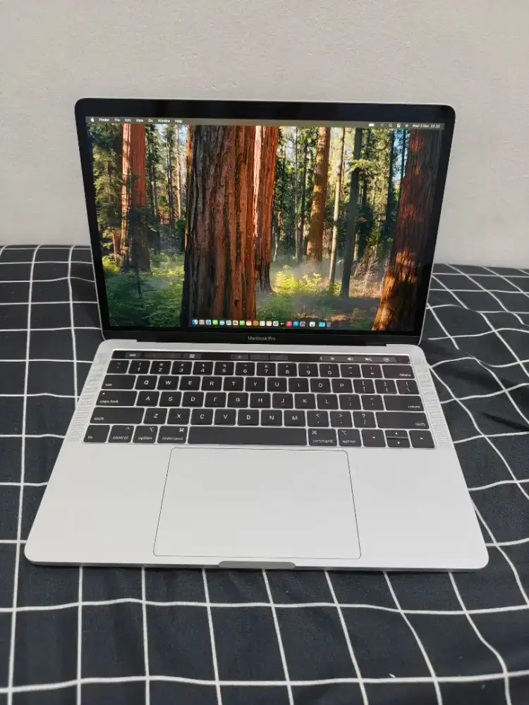 Macbook Pro 13 inch 2019 i5 8gb/256gb