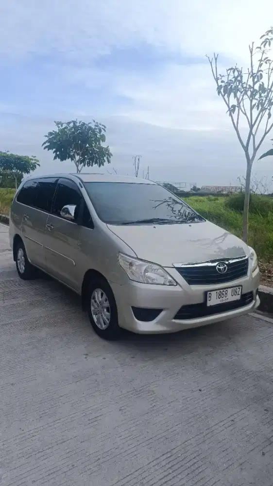 Toyota Kijang Innova Solar 2012