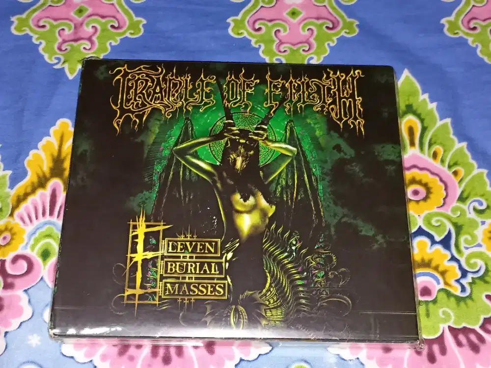 CD DAN DVD Cradle Of Filth - Eleven Burial Masses
