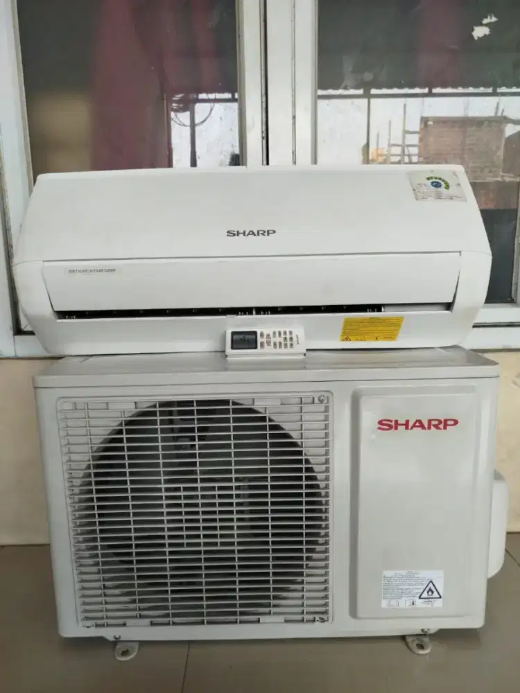 Di jual AC Sharp 1/2 pk plus pasang