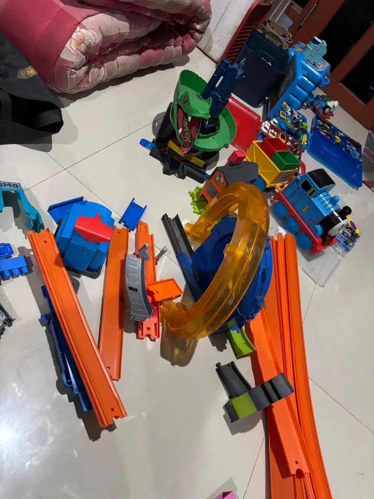 Mainan Thomas hotwheels and lego