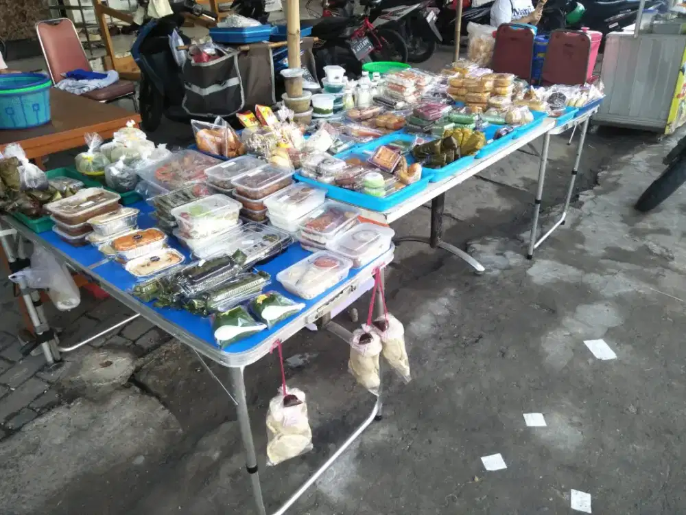 Dicari karyawati buat jaga stand kue