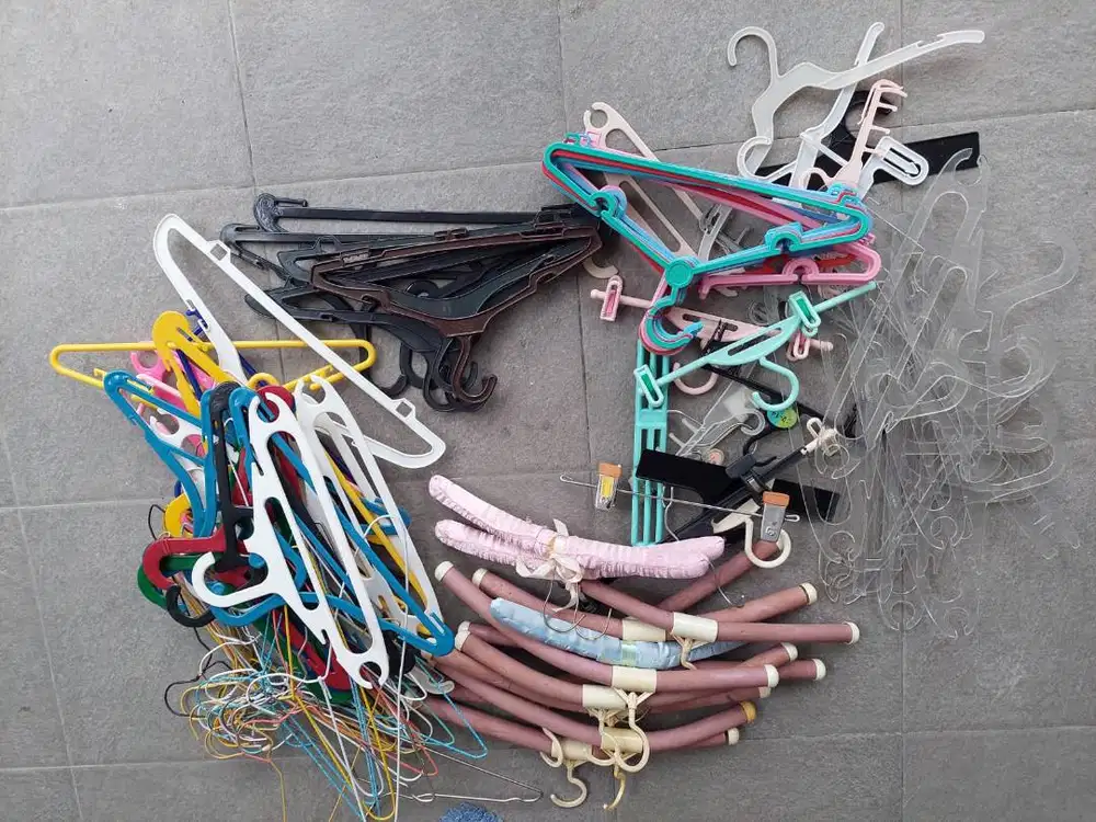 50 Buah Gantungan/Hanger Baju (Bekas)