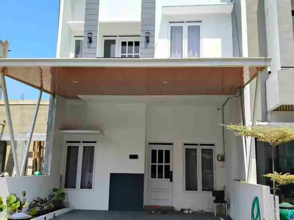 RUMAH MEWAH DEKAT KAMPUS BINUS DAN ARAYA