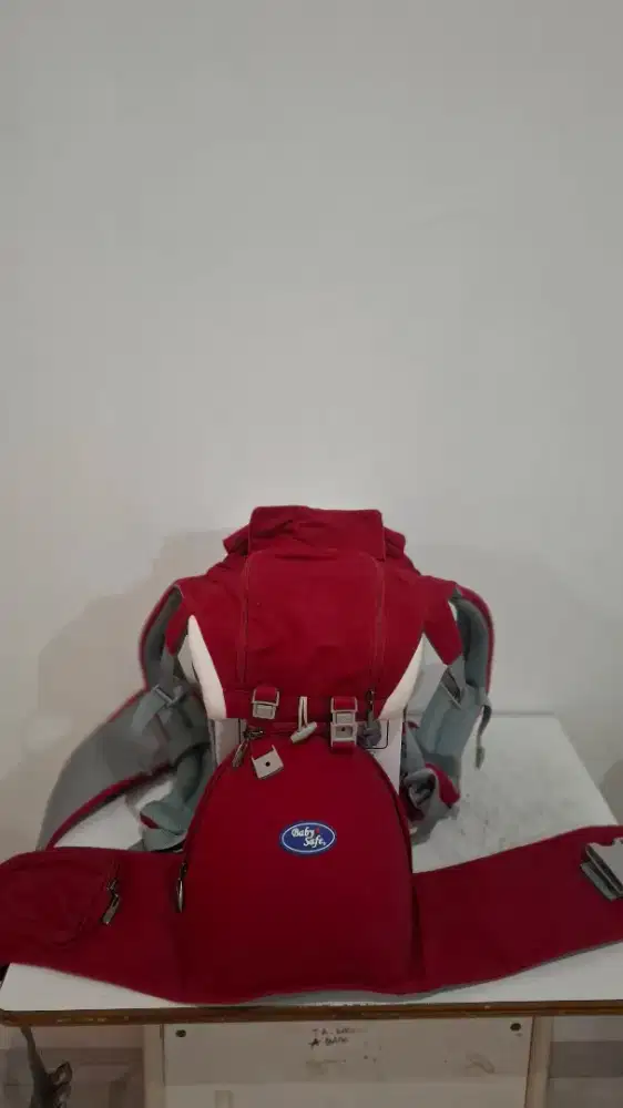 Gendongan bayi (baby hipseat)