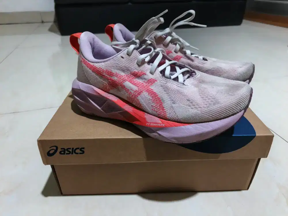 Jual Second Sepatu Lari Asics Novablast 5