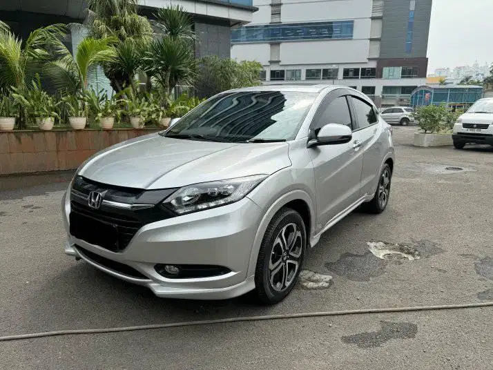 Honda HRV 1.8 Prestige at 2015. KM low, Tgn1dr baru. Istimewa