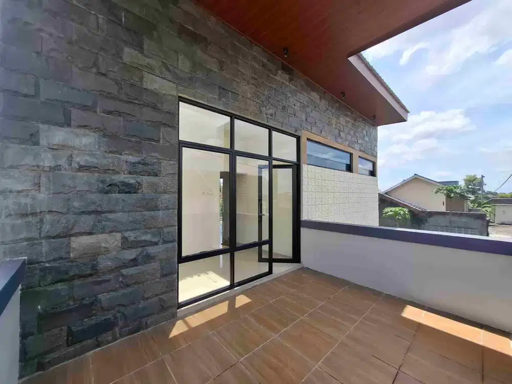 Rumah dua lantai Bagus & Strategis dekat solobaru