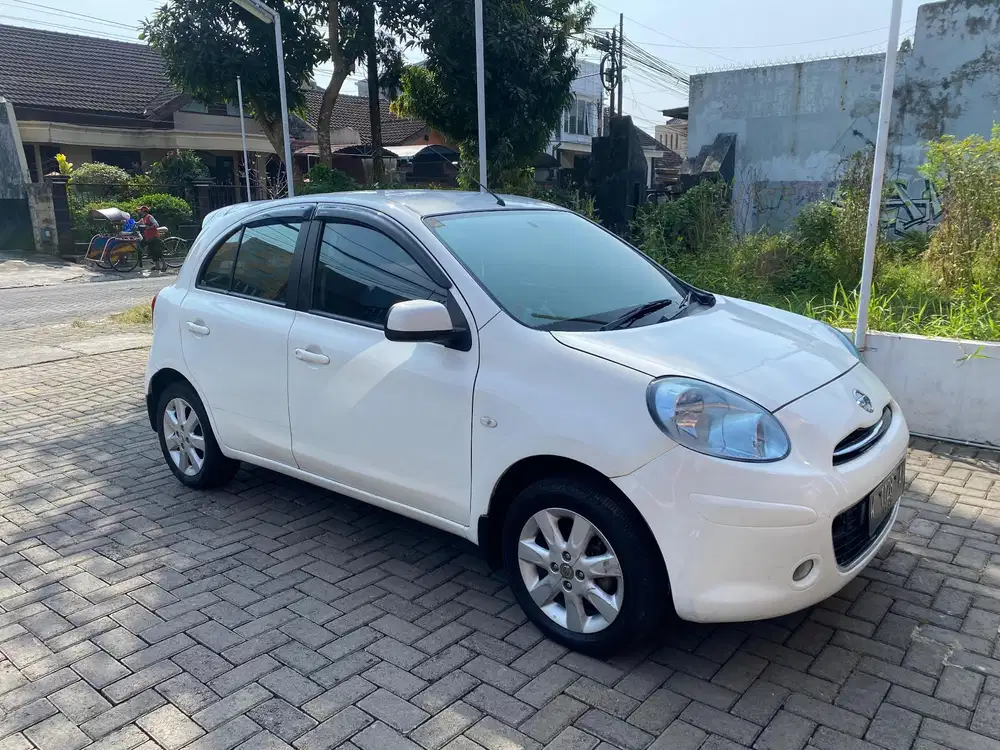 Nissan March 2010 Bensin