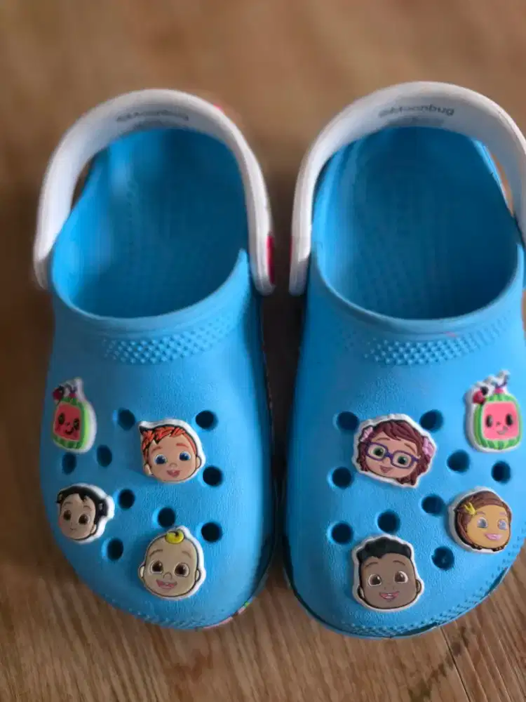 Sendal Crocs Cocomelon