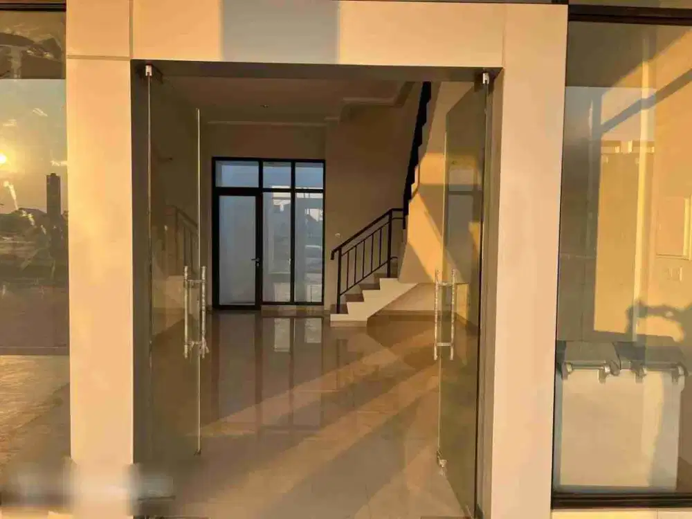 disewakan ruko 3lt di Summarecon crown gading bekasi
