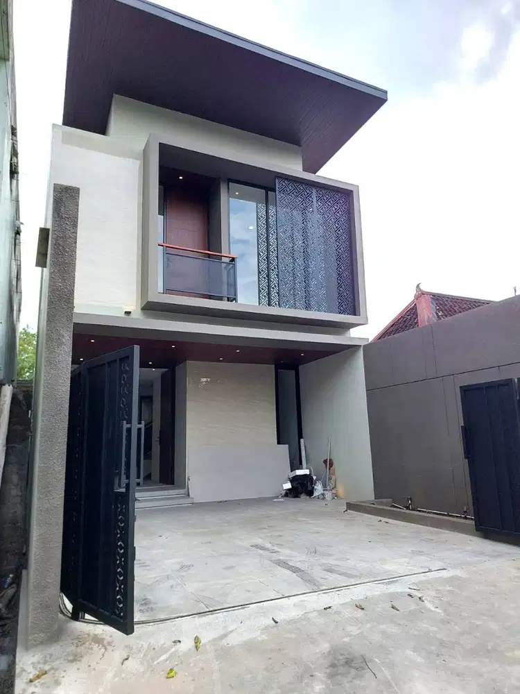 Rumah Baru Tepi Jalan Lebar di Wedomartani