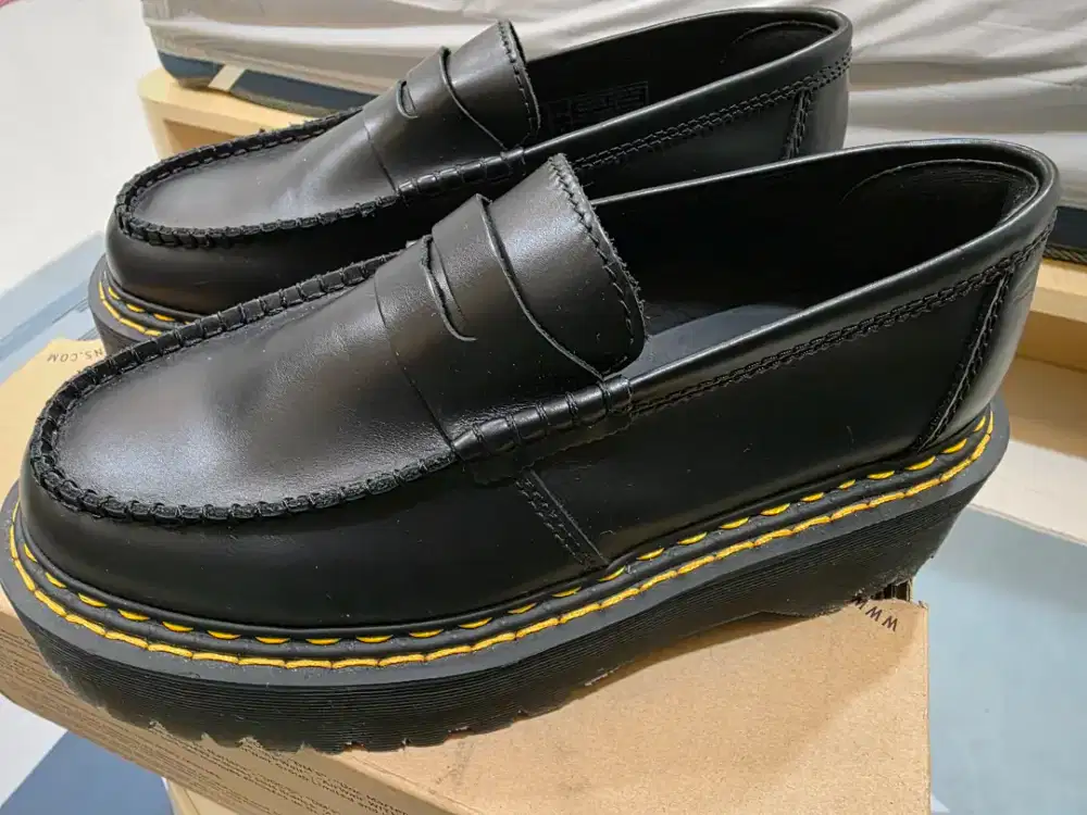 JUAL sepatu Dr. Martens Original