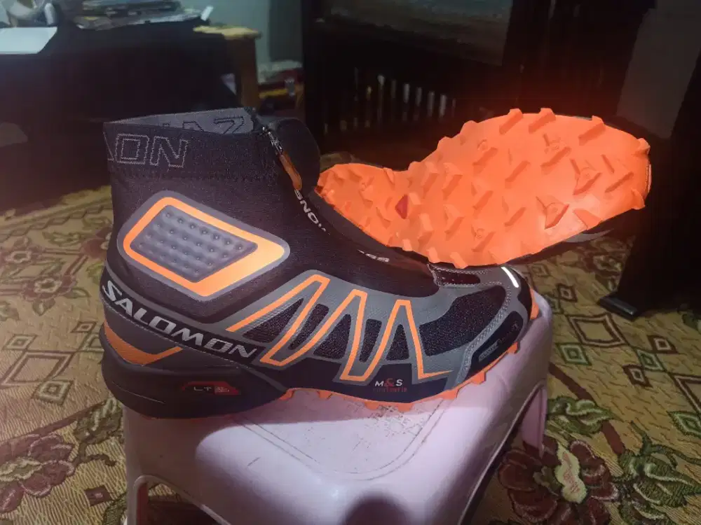 Sepatu tracking Salomon size 42