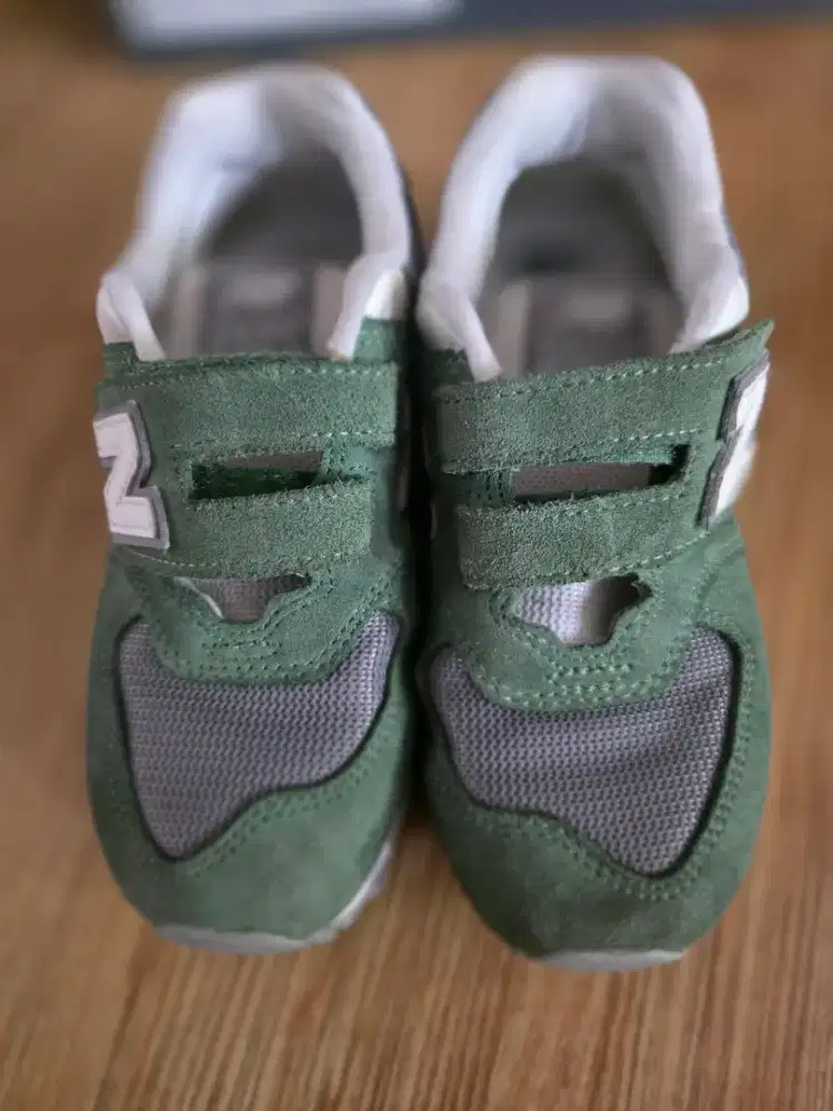 Sepatu anak New Balance