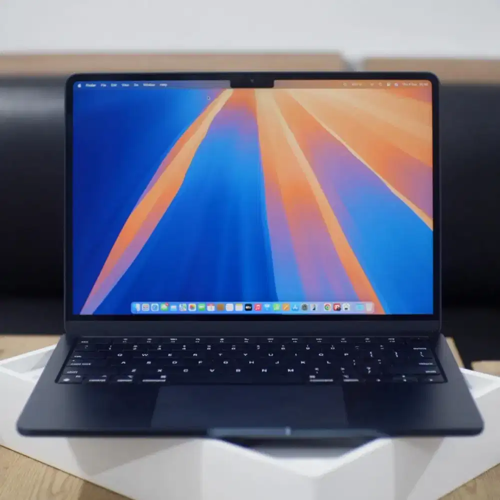 MacBook Air M2 Garansi Ibox Like New 16/256