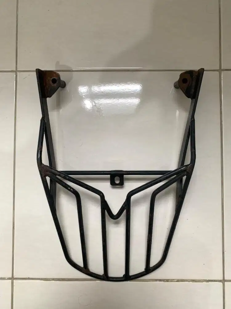 Breket / Bracket / Behel / Dudukan Box Motor Honda Vario 125 KZR.