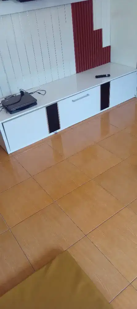 Lemari kabinet / tv