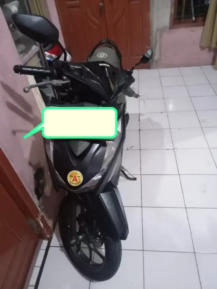 Beat Deluxe warna hitam