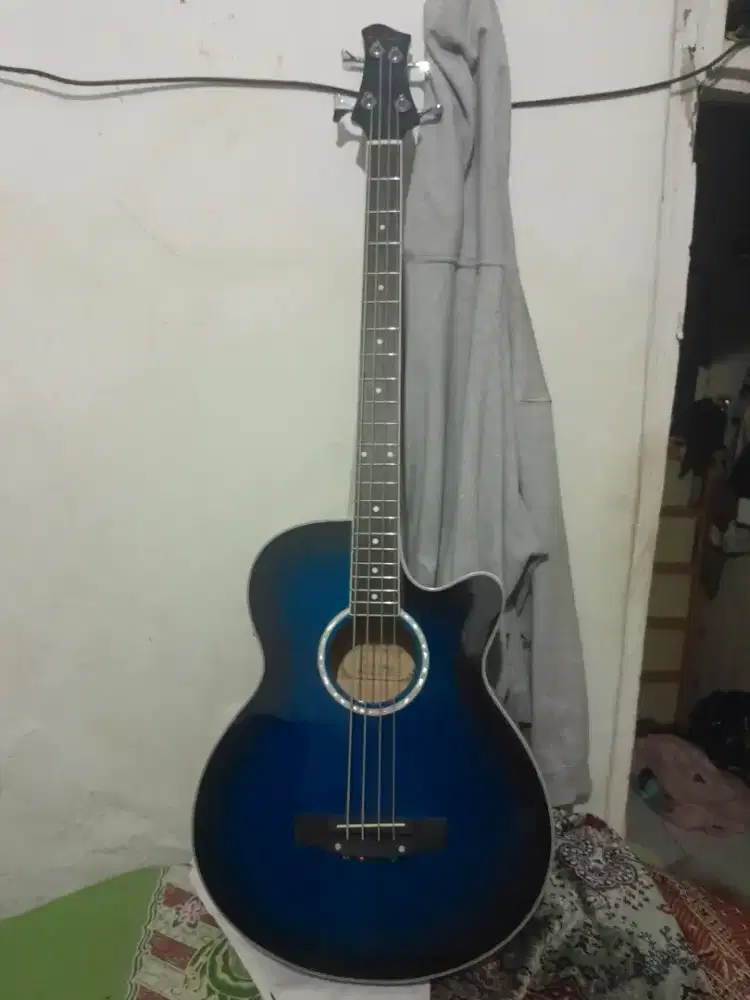 Gitar bass v-glorify