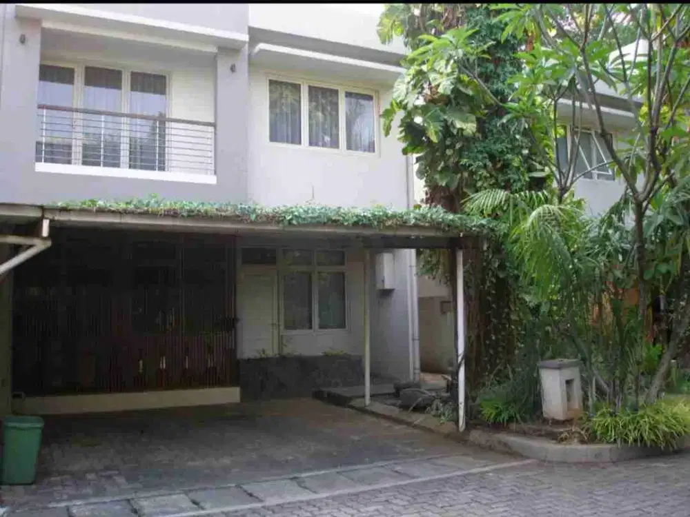 Disewakan Rumah Casa Royal Townhouse – Unit Full Furnished, Siap Huni!