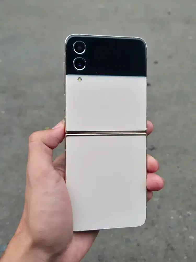 Samsung Z Flip 4 5G 8/256 Sein