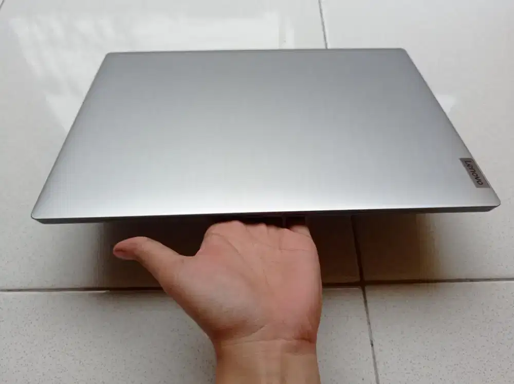 LENOVO SLIM 3 SSD 256 GB NGEBUT SLIM MULUS NORMAL SEMUA