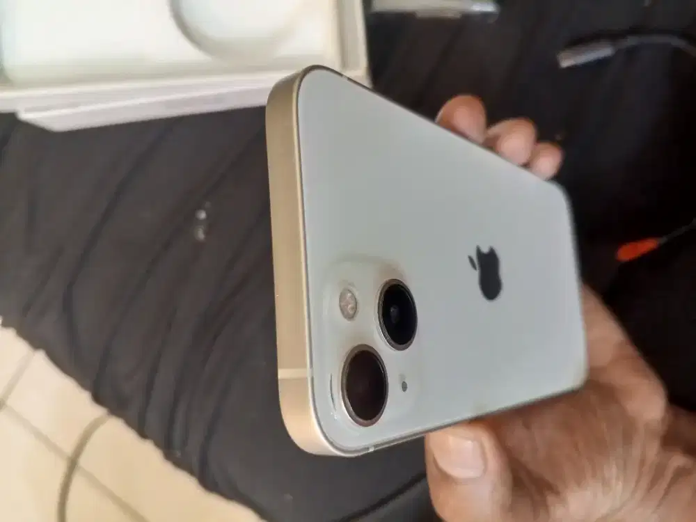 Iphone 13 ibox putih di luv phone store