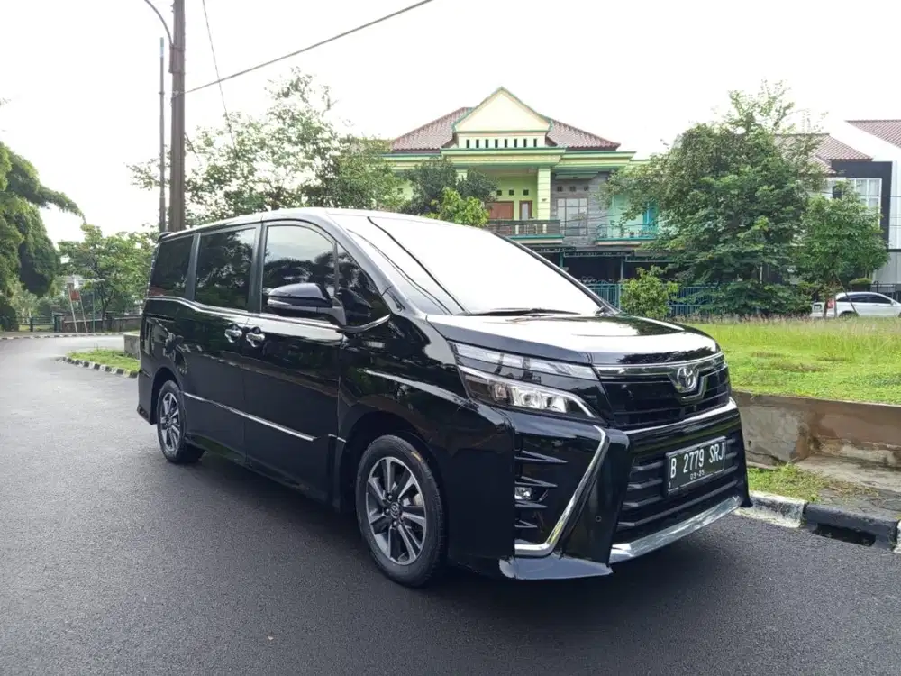 Toyota Voxy 2.0 2020 AT
