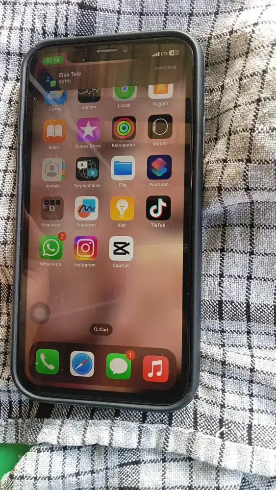 Iphone xr warna hitam