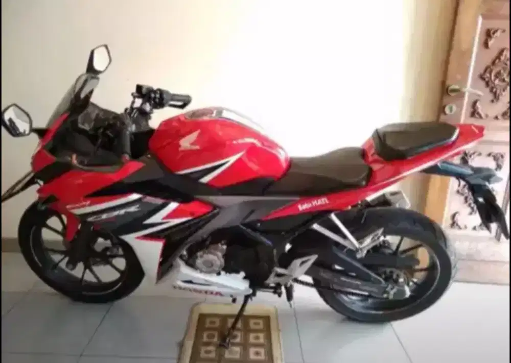 Honda CBR 150 Merah Putih KM 30.000 Plat F Gunung Putri Bogor lok Jkt