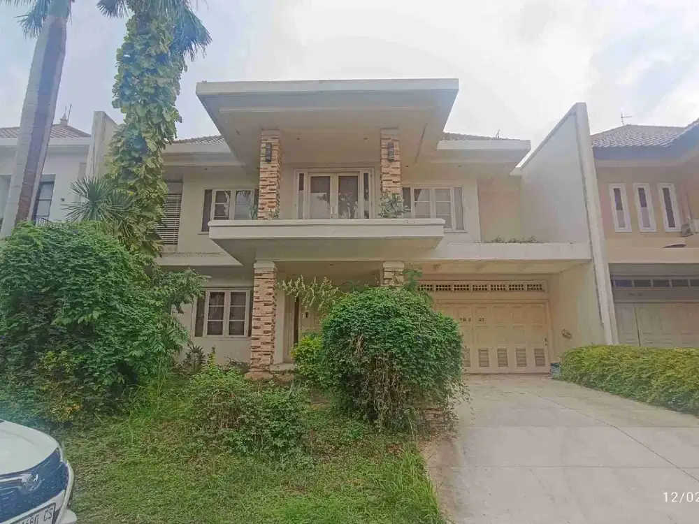 Rumah mewah Villa Bukit Regency Pakuwon Unfurnish Lokasi depan