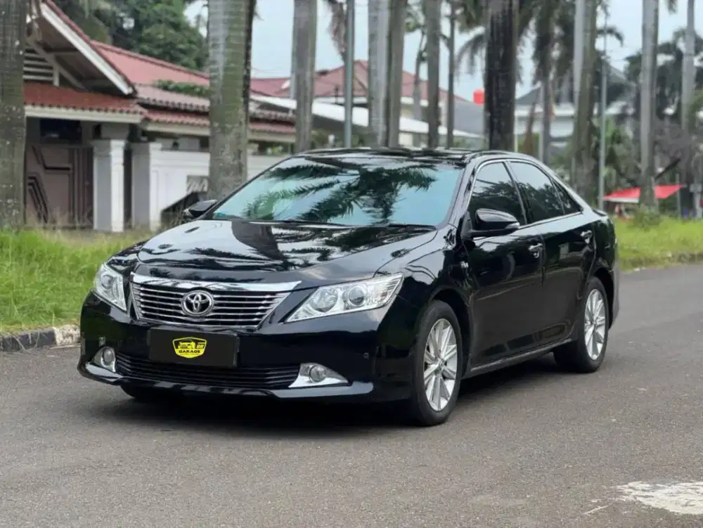 Toyota Camry V 2.5 AT 2013 Hitam
‎