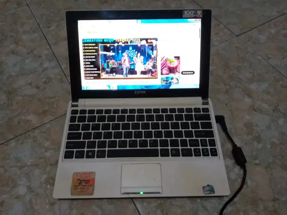 Notebook 10inch Atom Dualcore Murah aja Cuma 600rb Lumayan Buat Ketik2