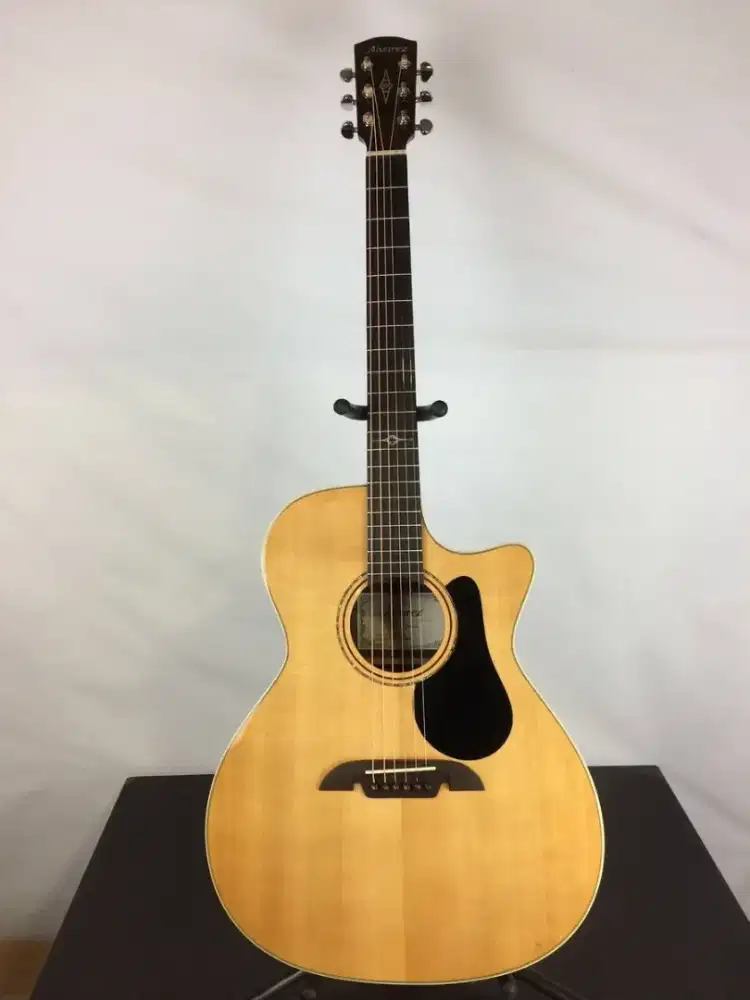 Gitar ALVAREZ original ( nego )
