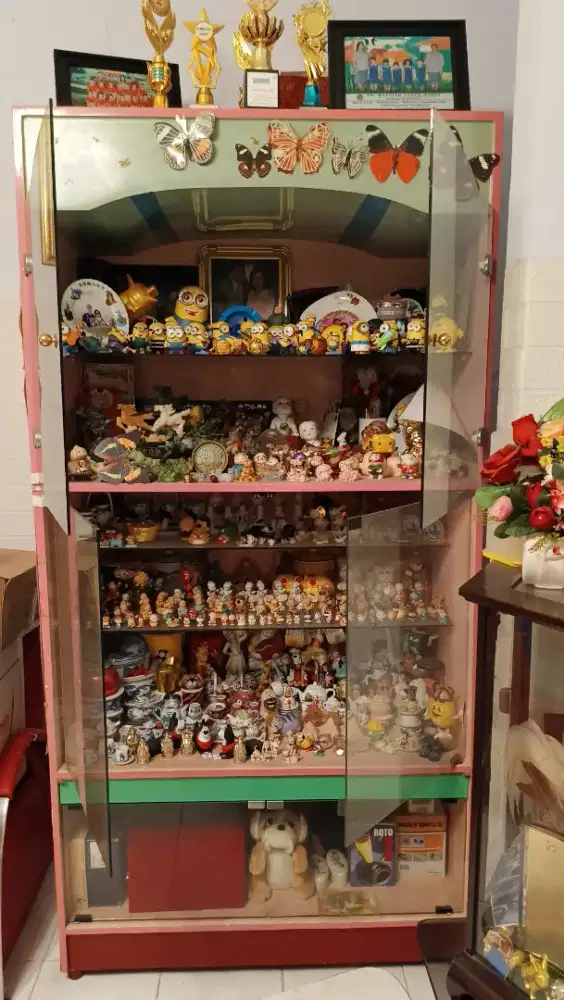 Lemari etalase Lemari TV