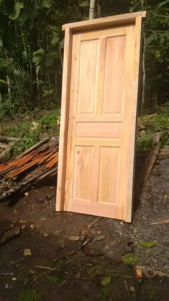 Kusen kamar dan pintu